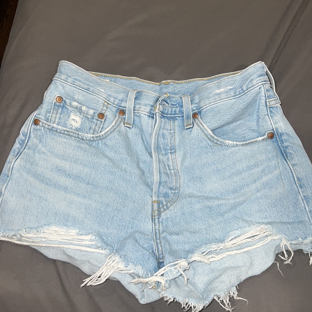 Levi’s Ripped Ripcage Shorts - Picture 2 of 5
